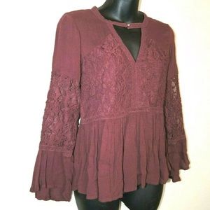 Gorgeous deep red lace back American eagle blouse